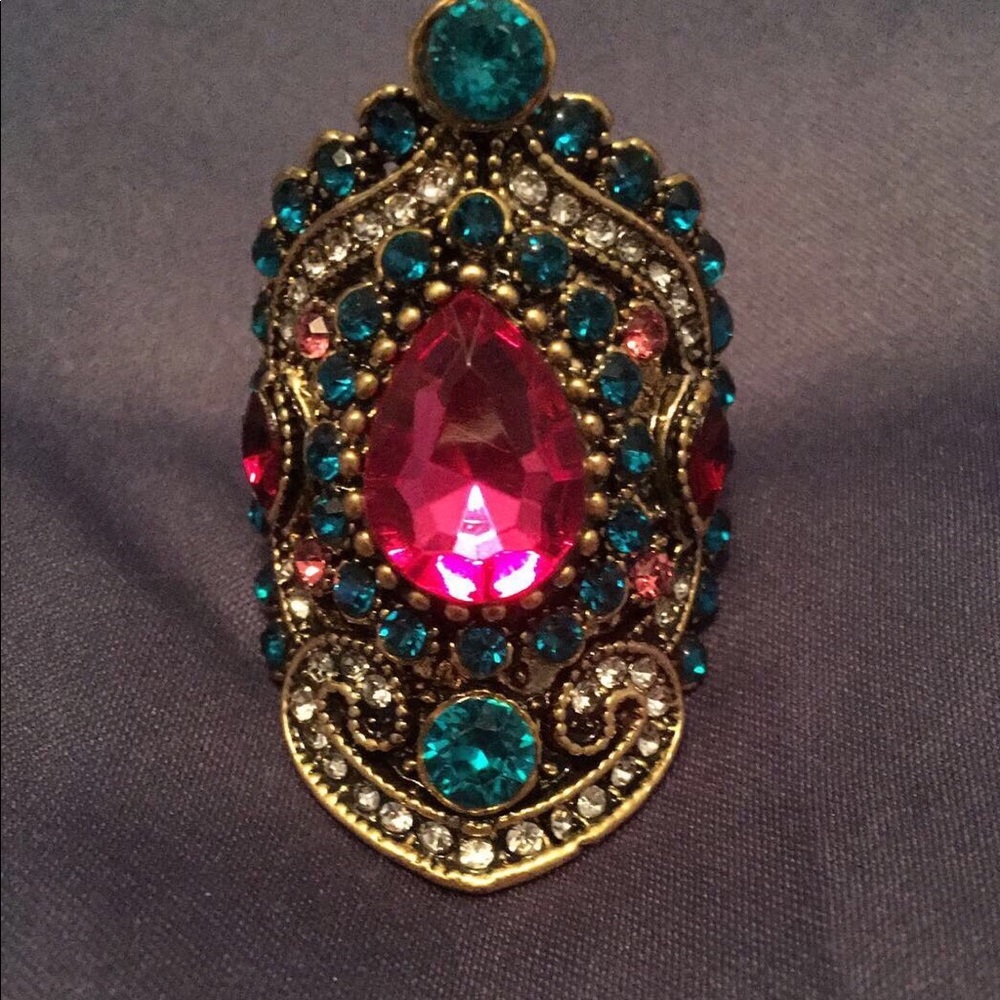 NEW Beautiful Ring Size 9